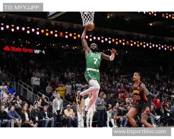 杰伦布朗谈末节反扑时的心态与队友沟通的重要性